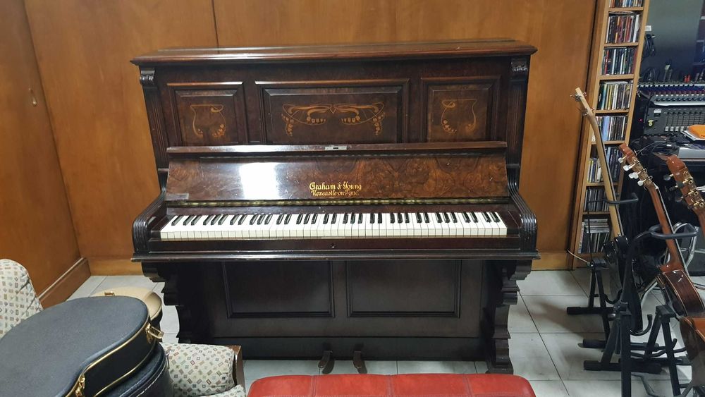 Piano Vertical Classico - Bom estado