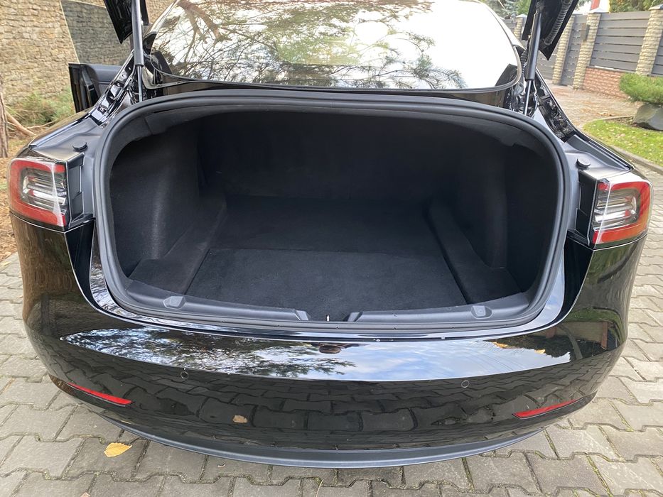 Продам Тесла модел 3