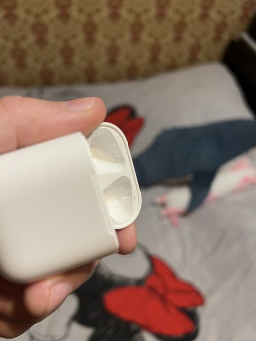 Кейс для airpods 2 продам ОРИГИНАЛ