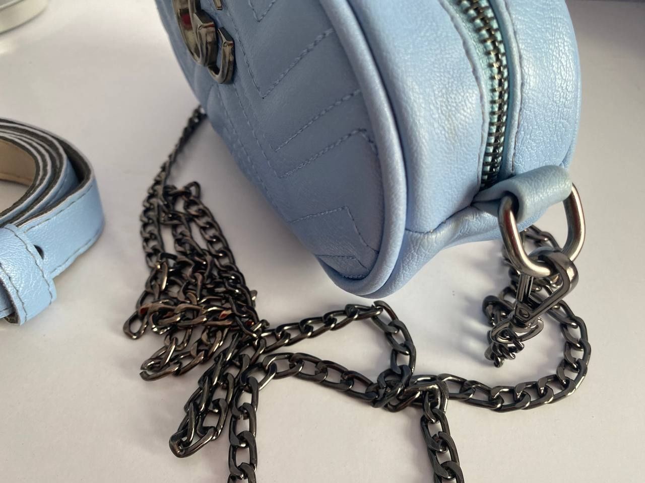Сумочка Gucci, на цепочке и на ремне .