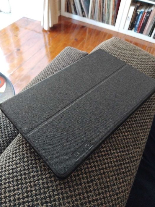 Tablet Lenovo TB-X306H com capa