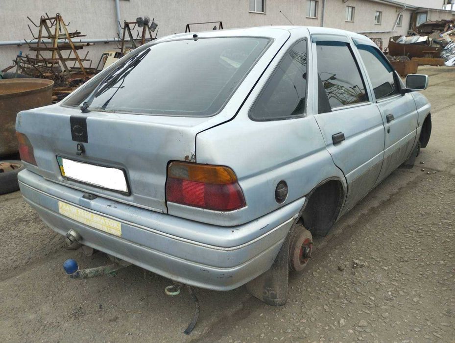 Ford Escort  V 1990-1992 кузовні запчасті