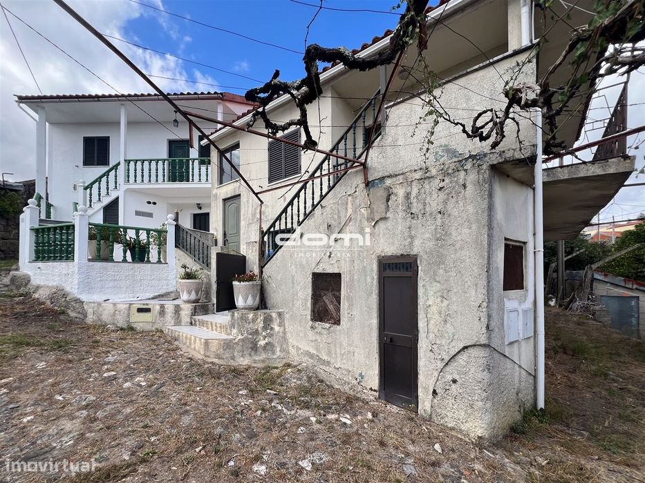🏡 Moradia V3 com vista deslumbrante sobre a Serra de São Macár