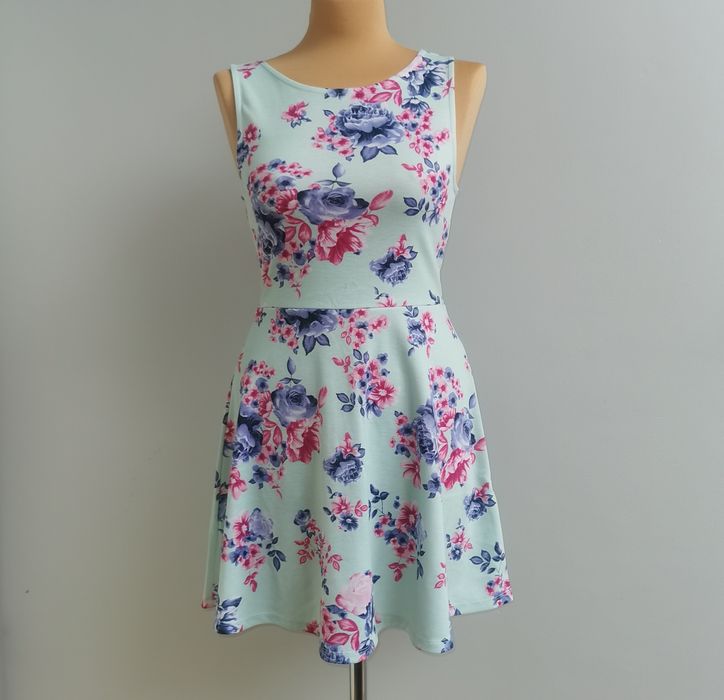 Seledynowa mietowa letnia sukienka w kwiaty