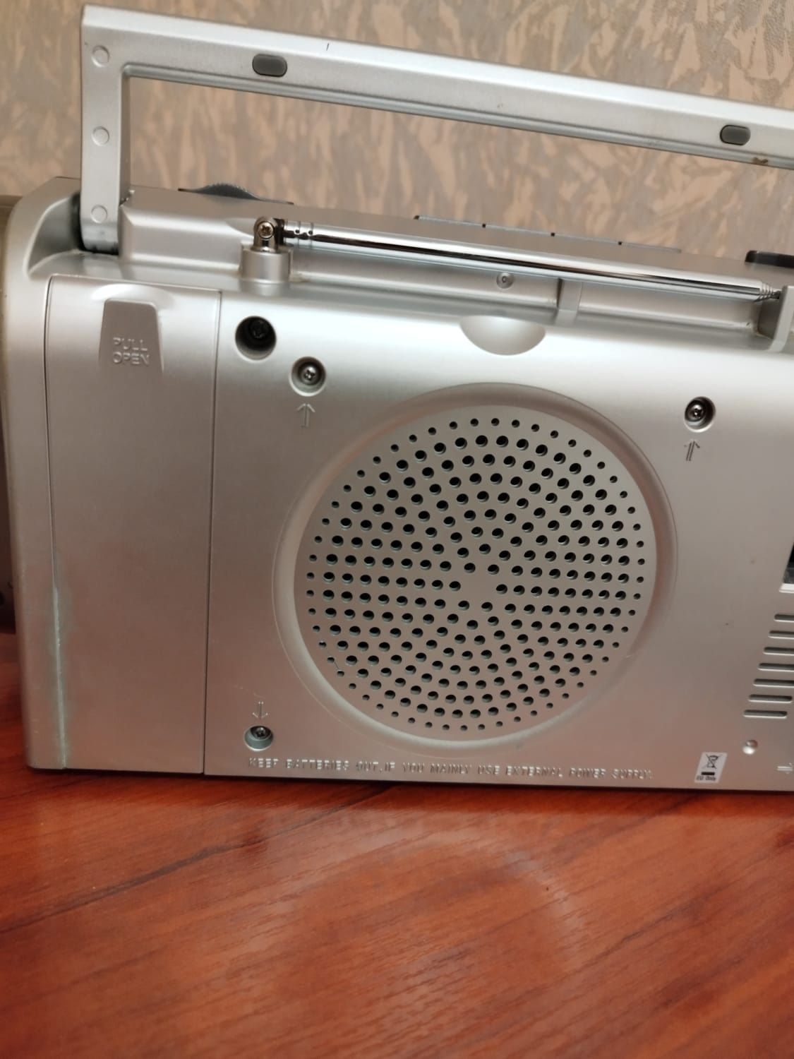 Радіоприймач Sony моделі ICF-904L