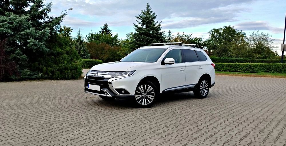 Mitsubishi Outlander Krajowy_Serwis ASO_Bezwypadkowy_7 osobowy_Napęd 4x4_I Wł_Biała Perła