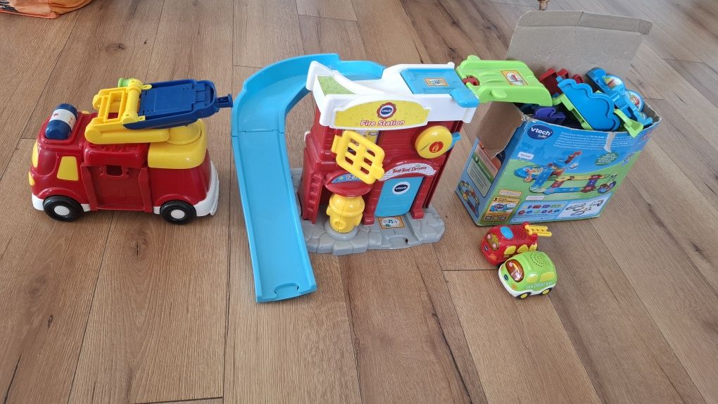 Tut tut autka Vtech tor woz strazacki remiza