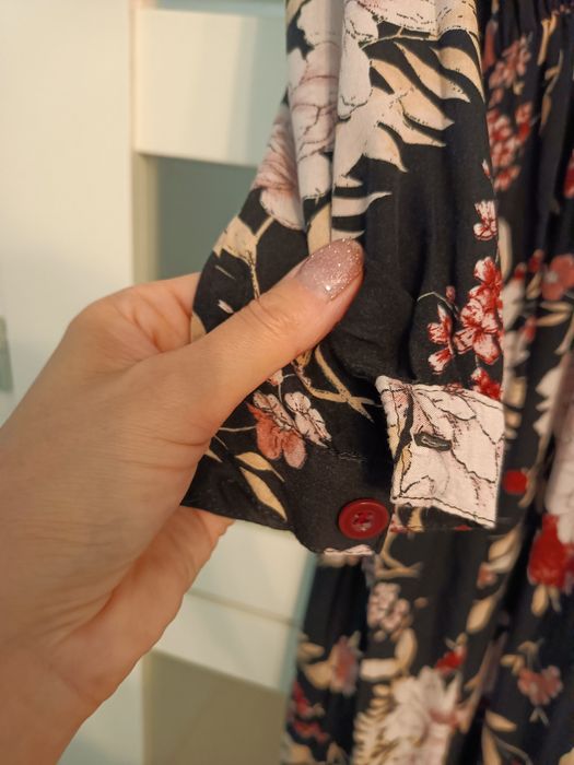 Piękna sukienka w kwiaty r. 38