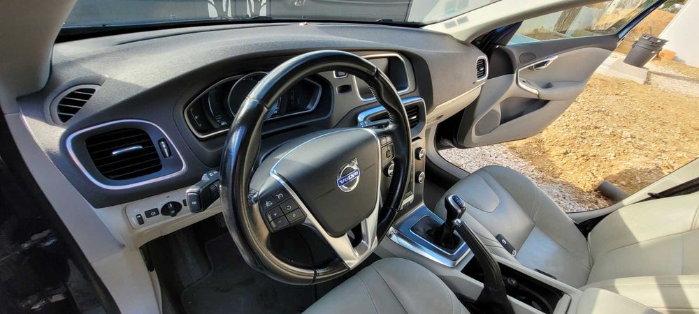 VOLVO V40 2.0 D4 190 ch Summum