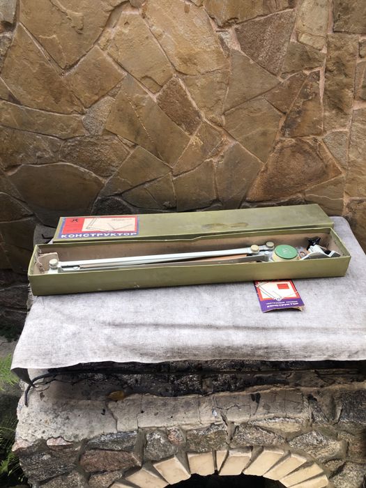 Чертежный набор . Конструктор . Кульман