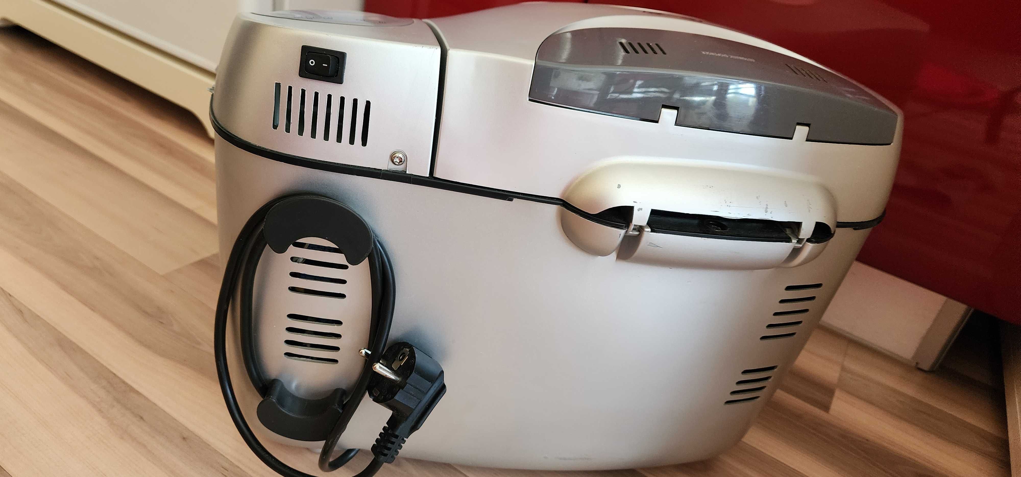 Хлібопічка DeLonghi BDM 125 S