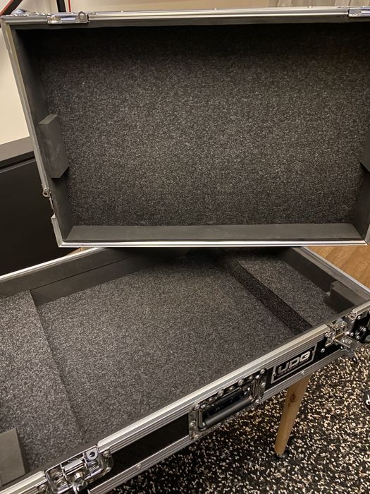 Stolik-kufer patyczak