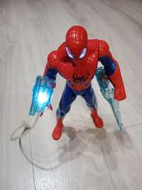 Interaktywna figurka SpiderMan Potrójny Atak Hasbro 25cm świeci dźwięk