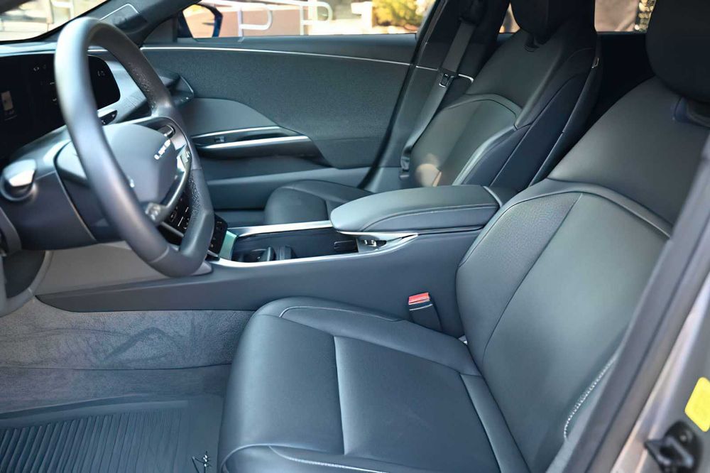 Lucid Air Pure      2023