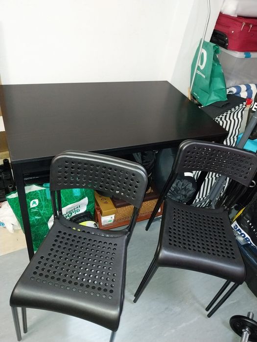 Conjunyo de mesa com 4 cadeiras