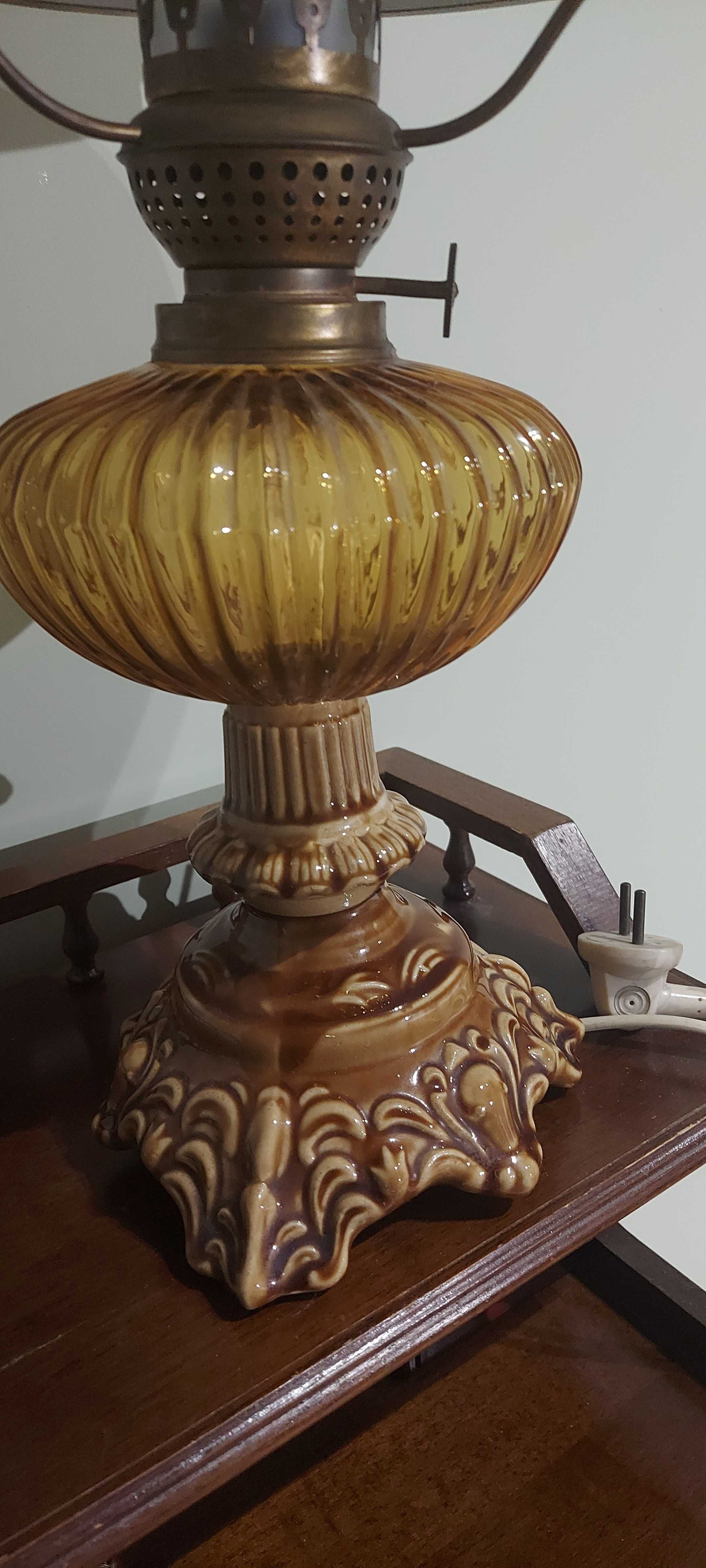 Lampa stylizowana na naftową z czasów prl