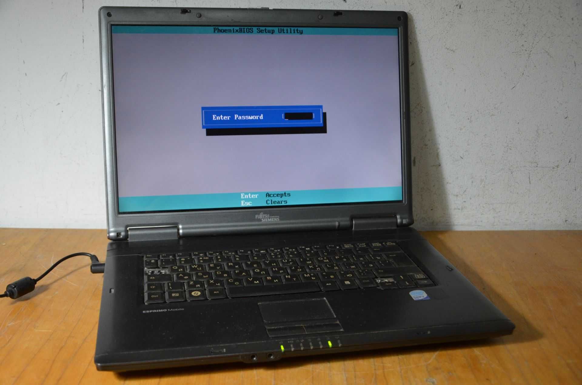 Ноутбук Fujitsu Siemens Esprimo V5535