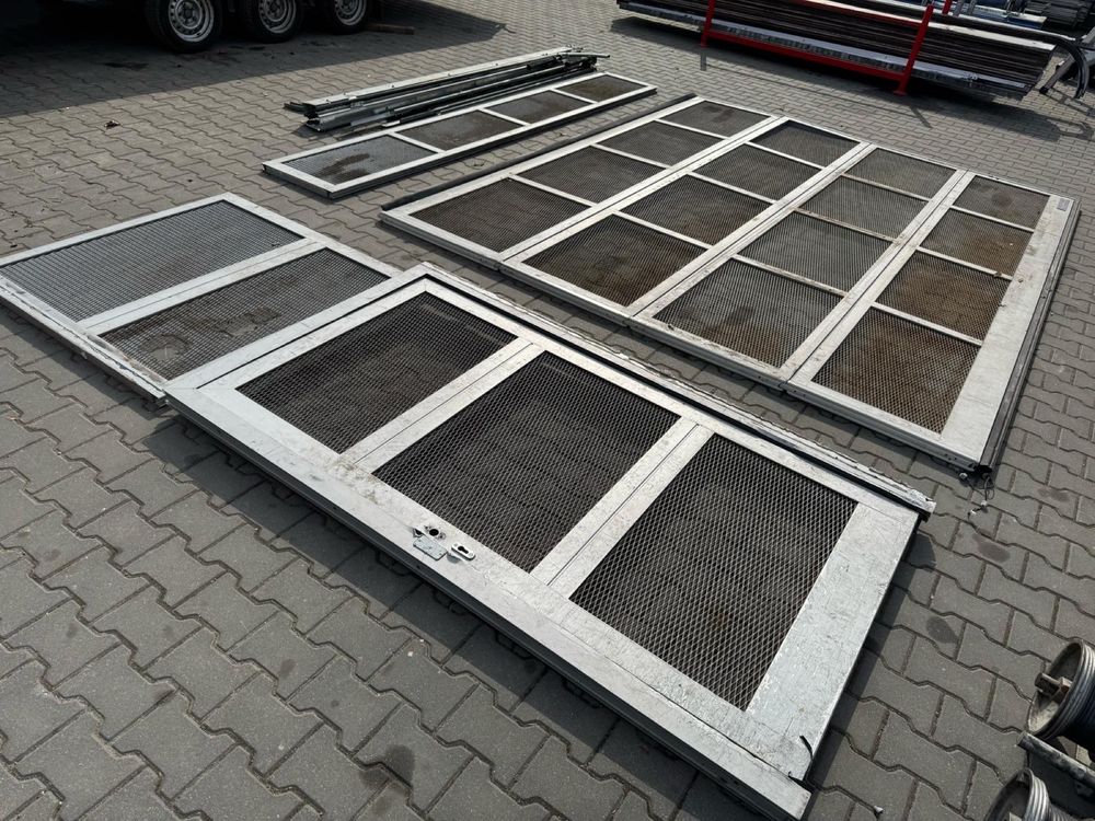 Brama 3.59x2.75 segmentowa Hormann + furtka boczna azurowa