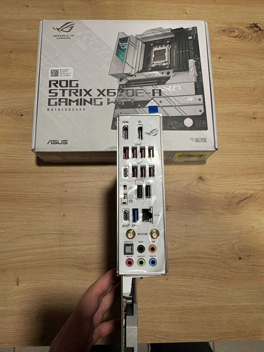 ASUS ROG STRIX X670E-A Gaming WiFi — AM5 — Б/У