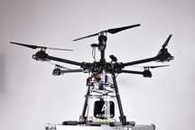 Dron rolniczy do zwalczania omacnicy prosowianki w kukurydzy