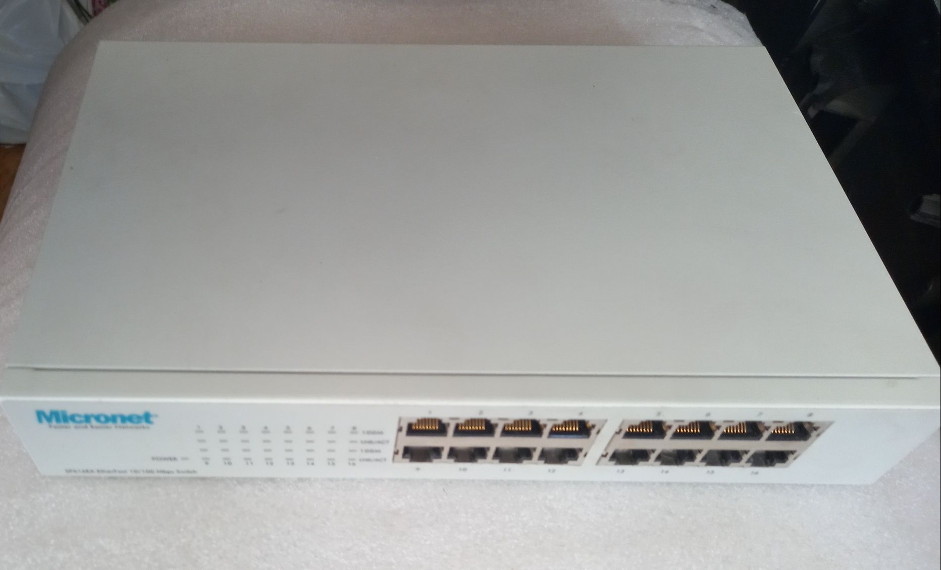 Коммутатор сетевой MicroNet SP616ea  16-портовый