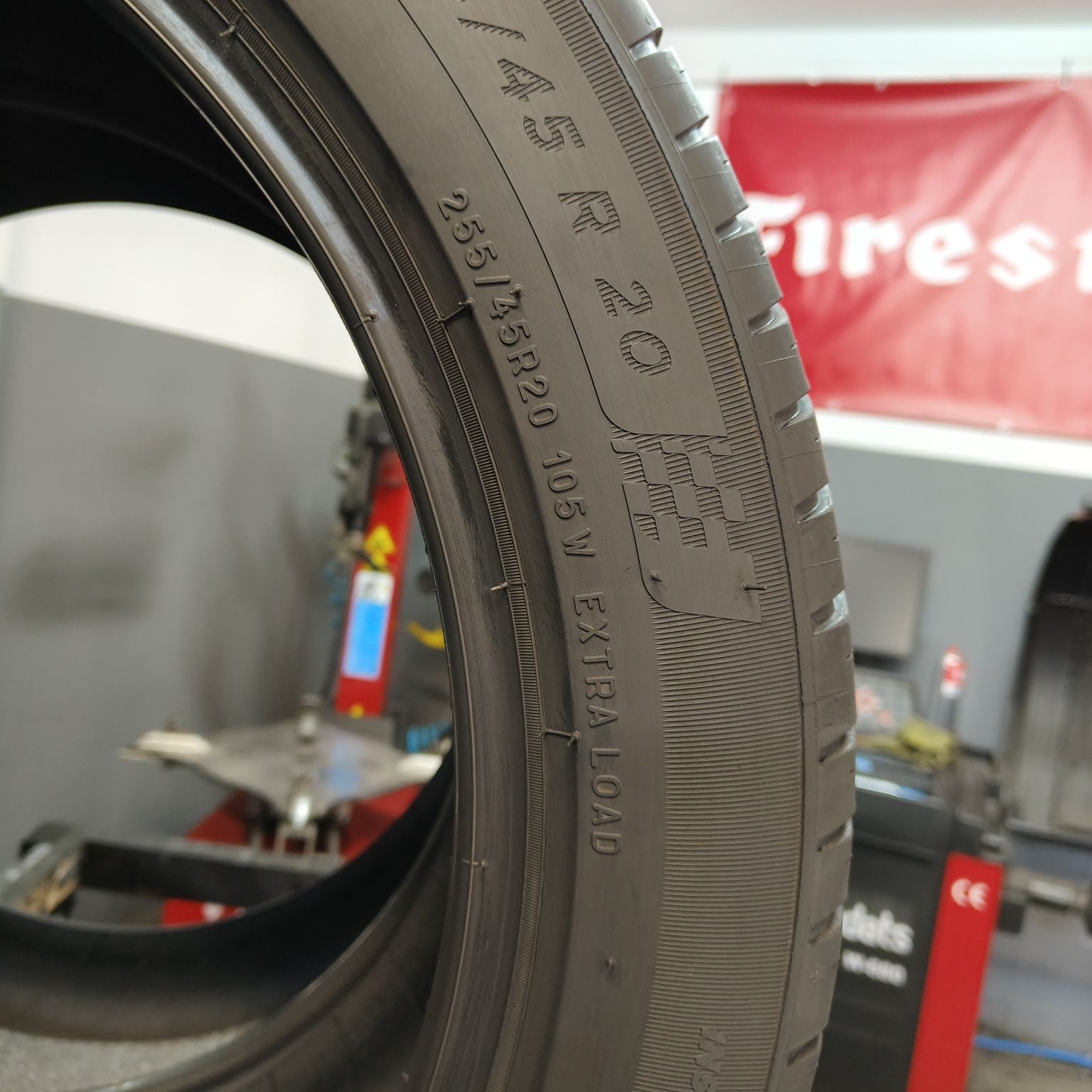 255/45/20 XL Sprzedam parę opon letnich Michelin