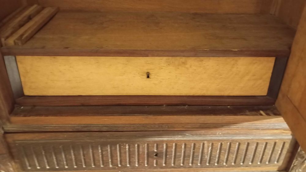 LEILÃO: Armário Francês em Madeira Maciça, Grande Espelho, séc. XIX-XX