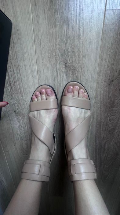 Босоножки кожа 40 размер в идеальоном состоянии