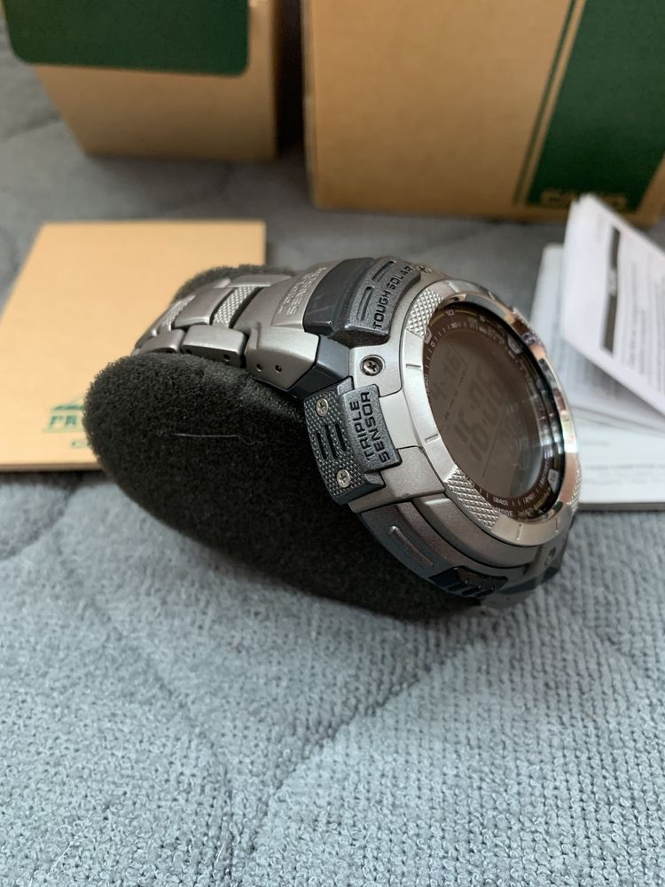 Годинник титановий Casio Pro Trek PRG-80T