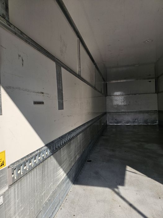 1524,Euro 6,385000km;15000 kg dmc,Regulowana wysokość izotermy ;2015r