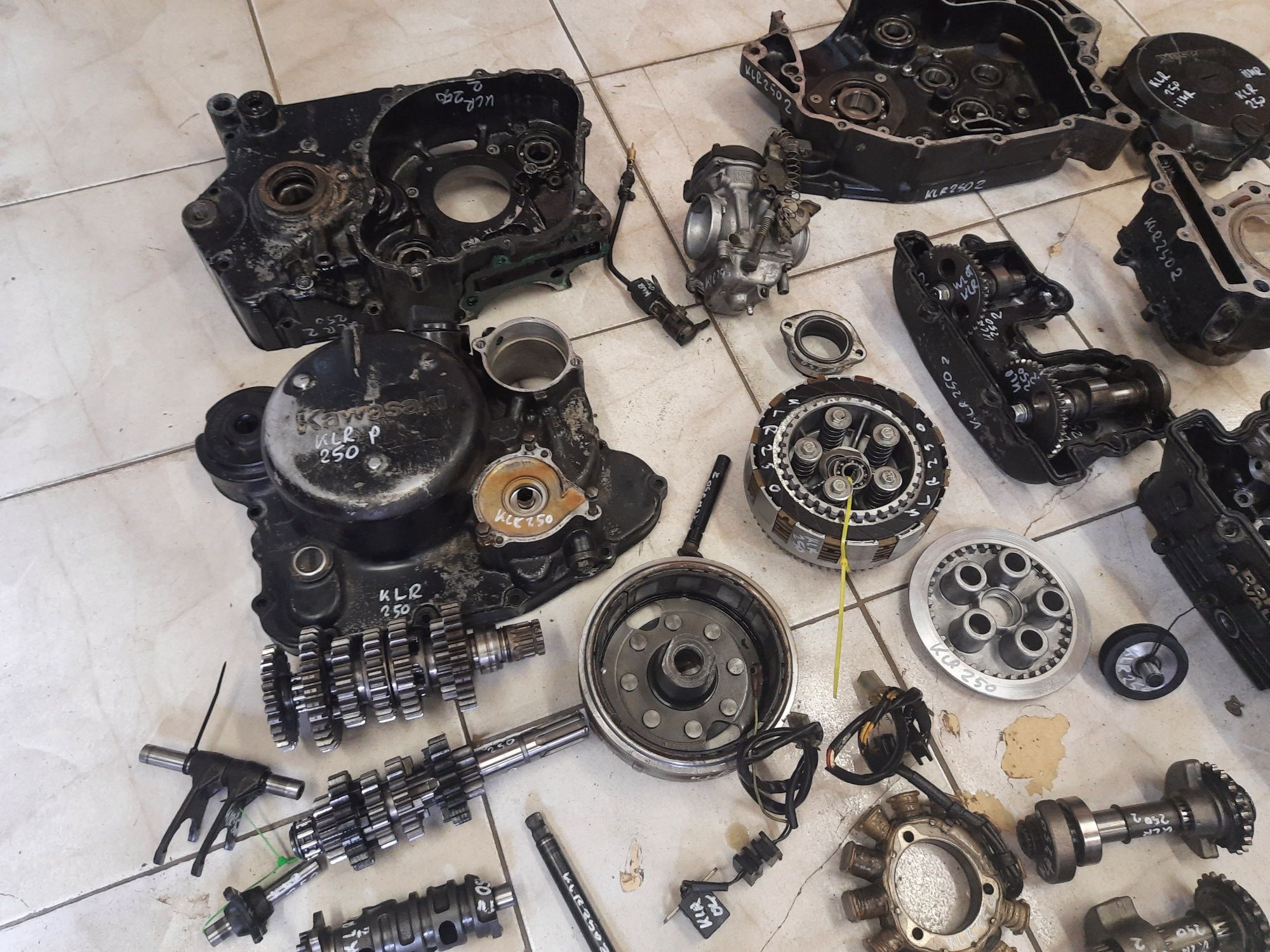 Kawasaki KLR 250 silnik części cylinder wał kapa skrzynia sprzęgło
