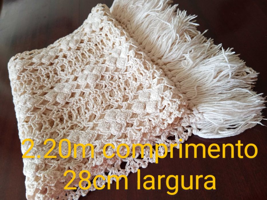 Caminho de mesa branco crochê 2.20m por 28cm