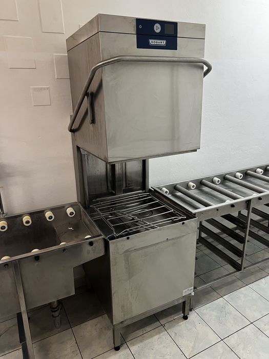 Zmywarka kapturowa HOBART AMX- 10B (2021r.).