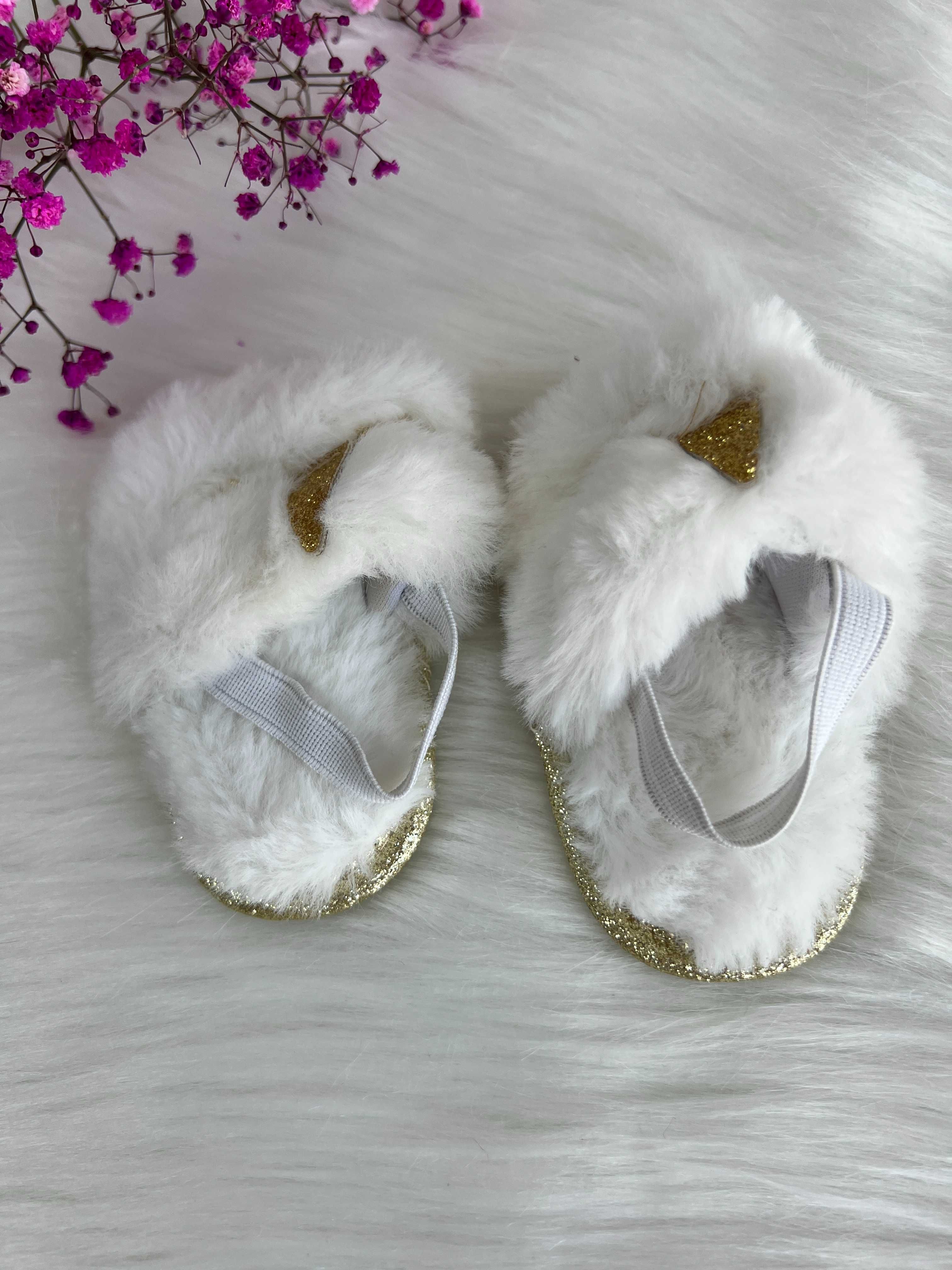 Klapki z puszkiem na gumce niemowlęce 0-3 m dł wkładki 8 cm jednorożec