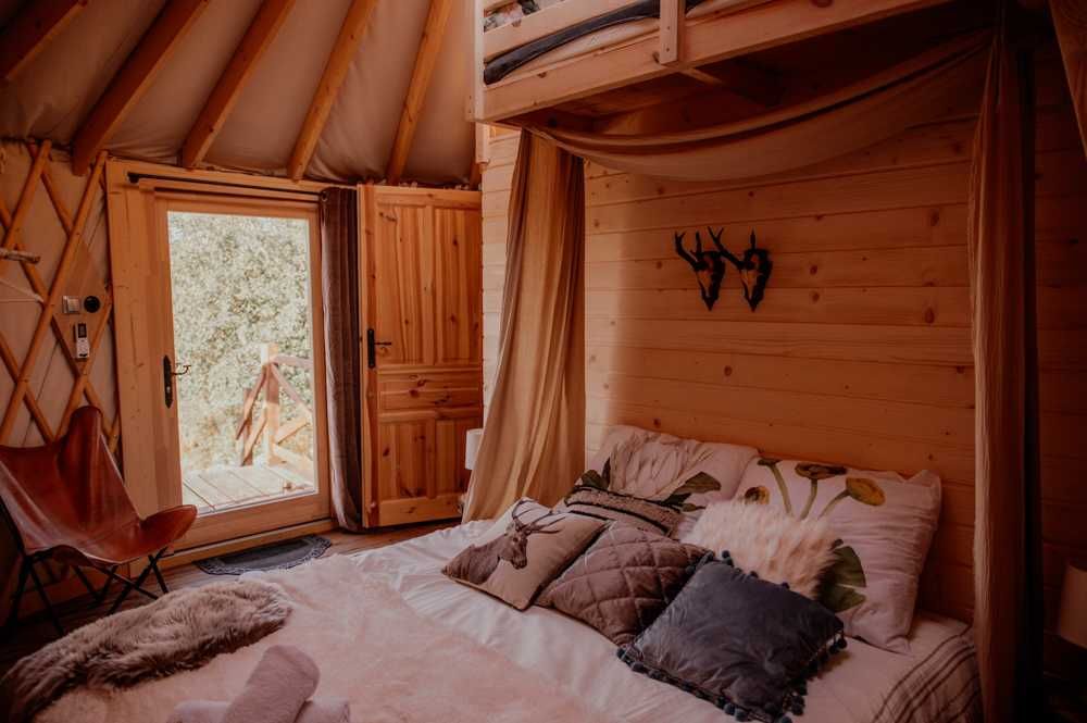 Jurta Dziki Jeleń z prywatnym jacuzzi i leśnym spa-Dzikolas glamping