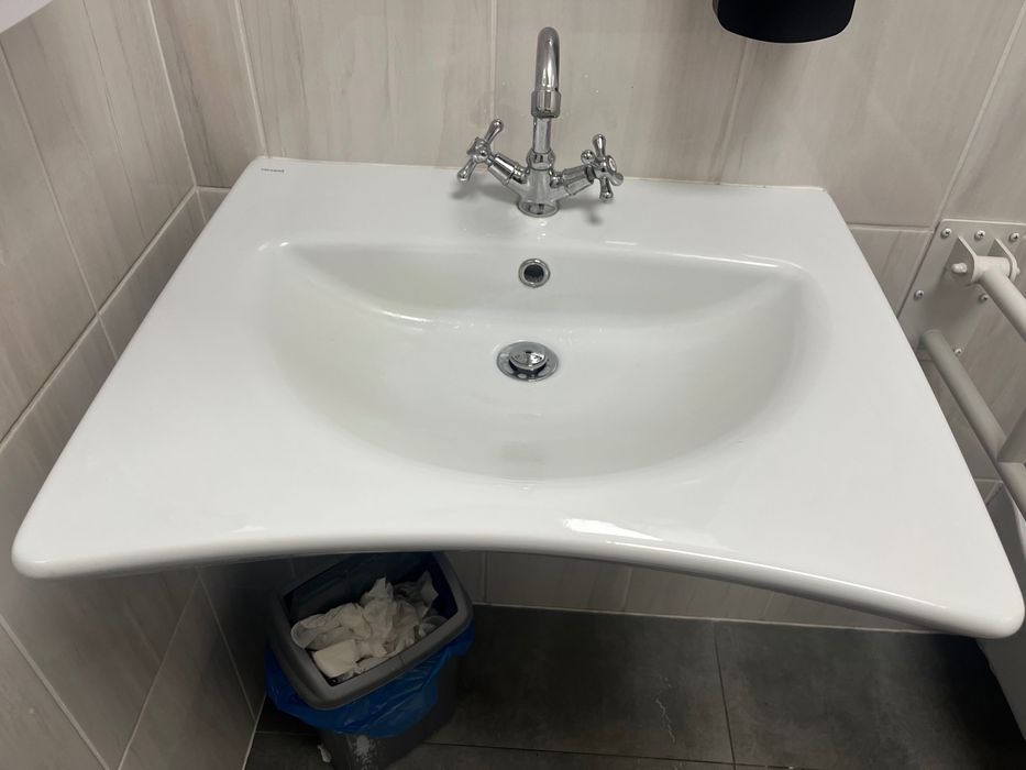 Umywalka dla osób niepełnosprawnych, bateria, syfon