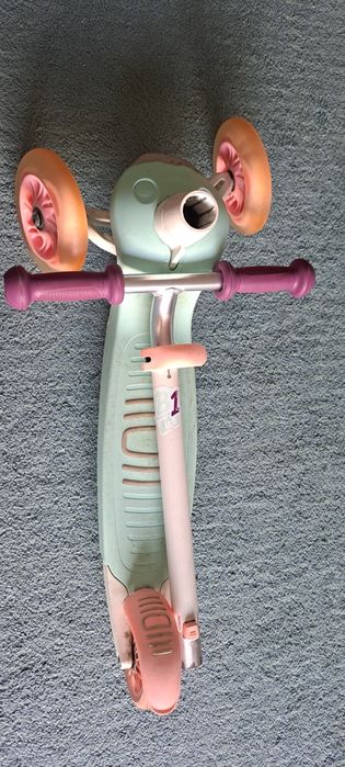 Trotineta de criança com luzes nas rodas