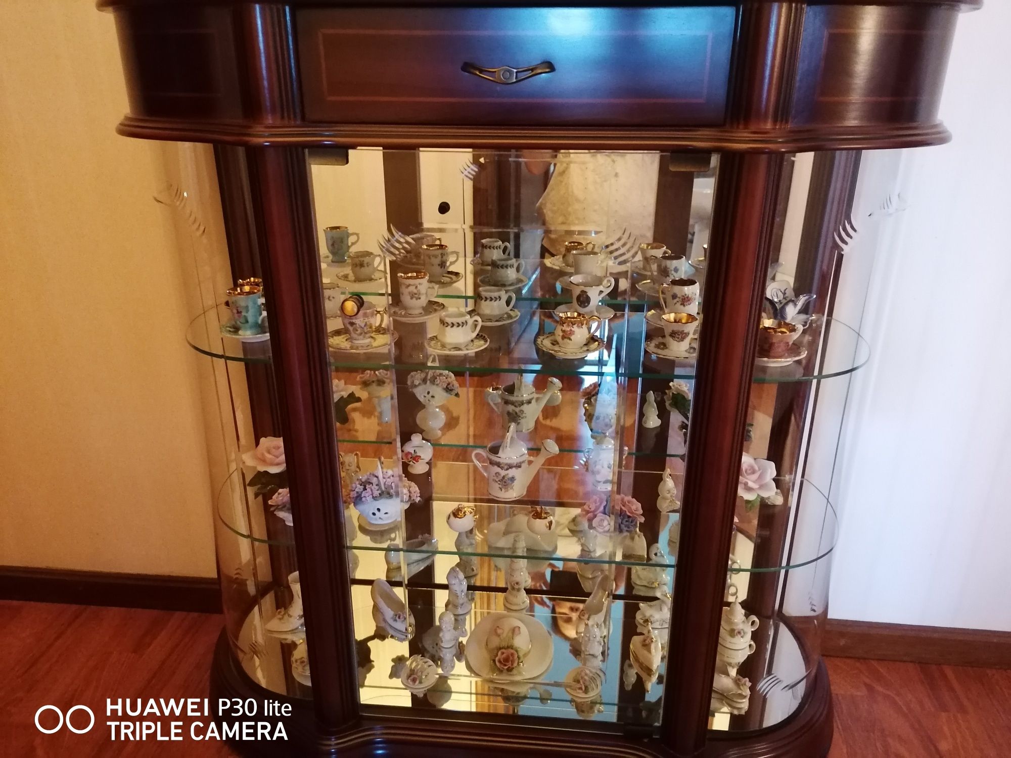 Vitrine com decoração incluída