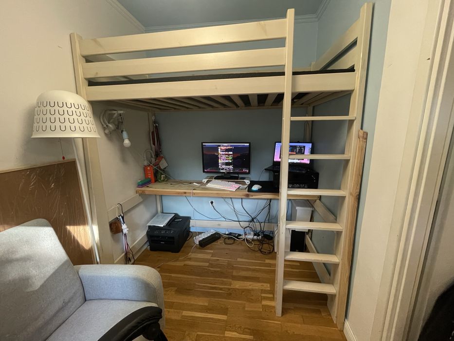 Łóżko piętrowe sosnowe z biurkiem
