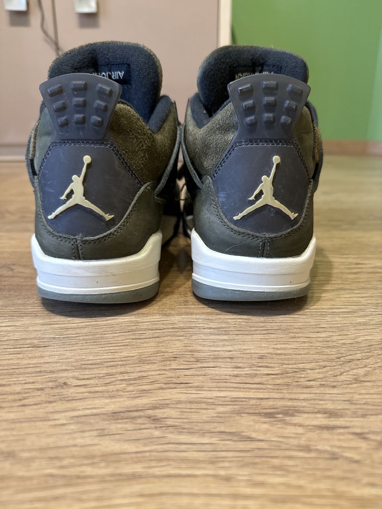 Air Jordan 4 olive
