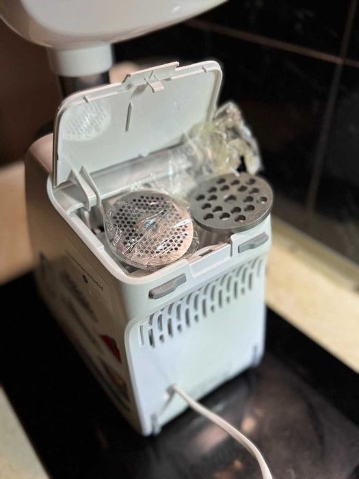 М’ясорубка Bosch CompactPower MFW3X10W - як НОВА