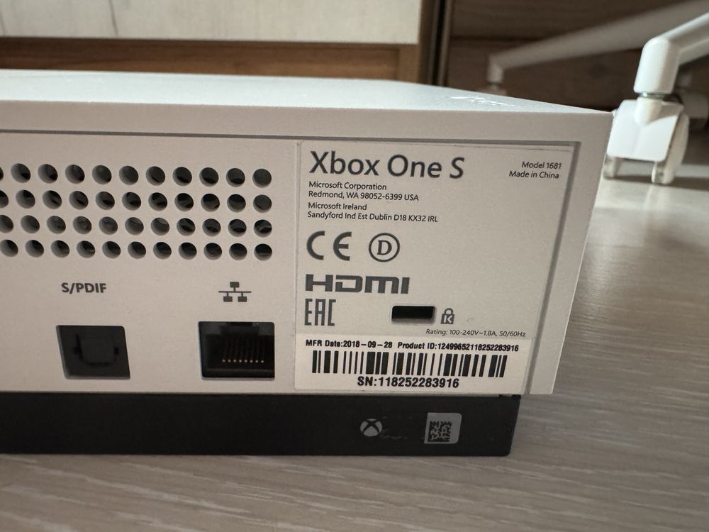 XBox one S + 3 гри