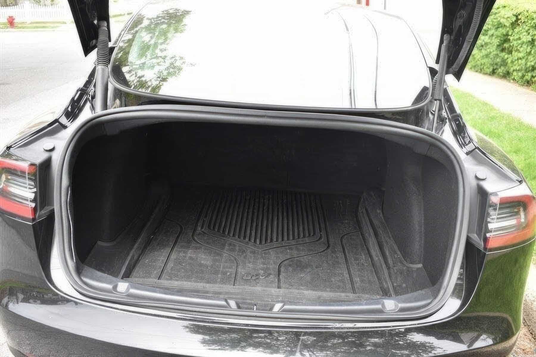Tesla Model 3  2023