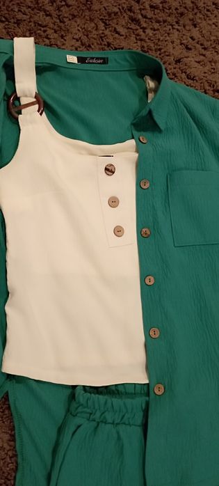 Костюм жіночий трійка