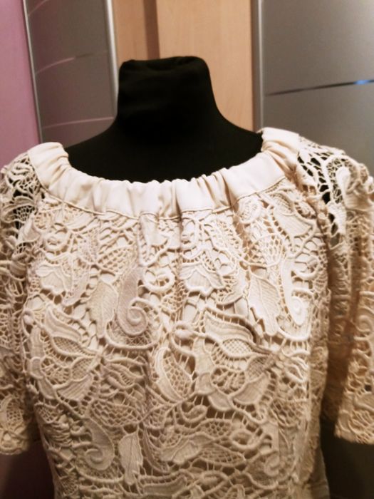 Sukienka krem.46 koronka gipiura prosta zanizony rozm