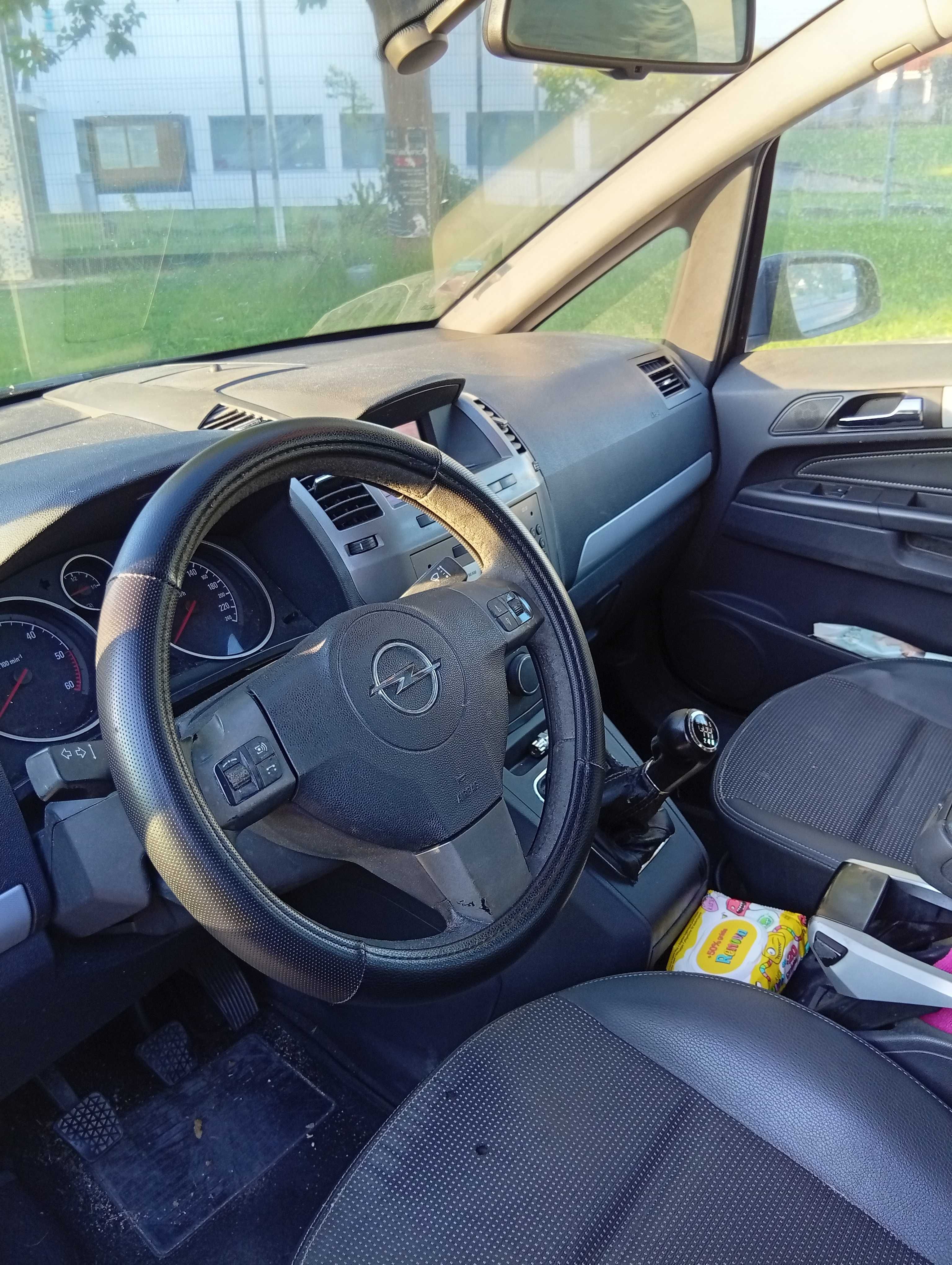 Opel Zafira em muito bom estado