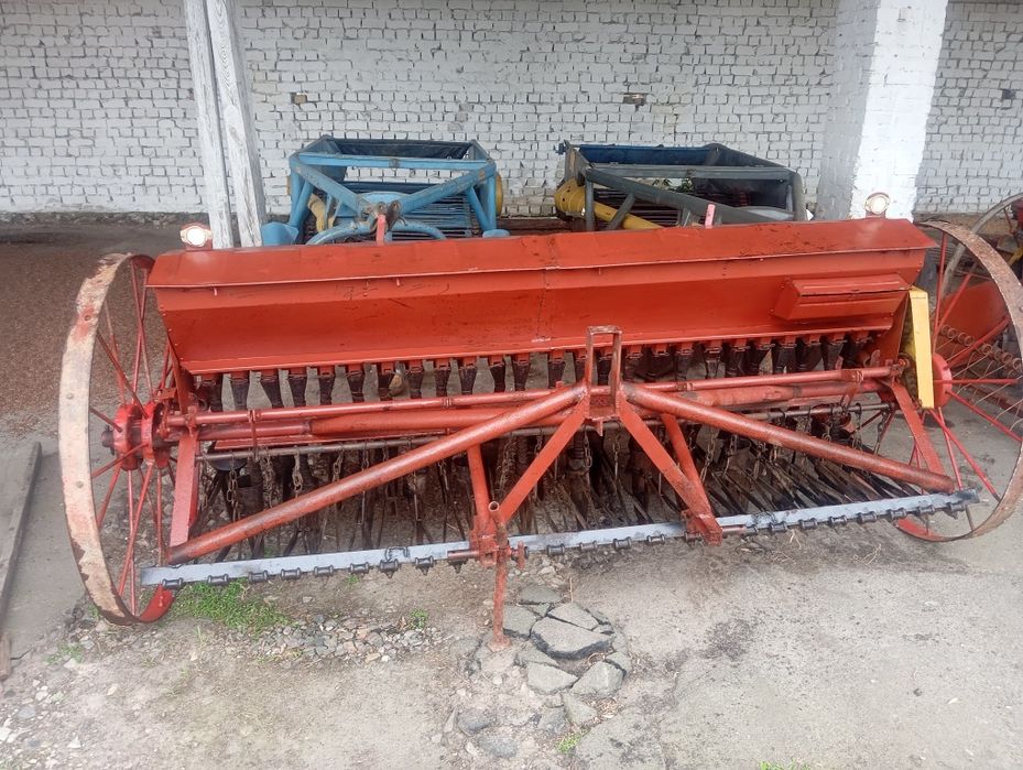 Продам польський плуг 3-30,3-35,грабалка,