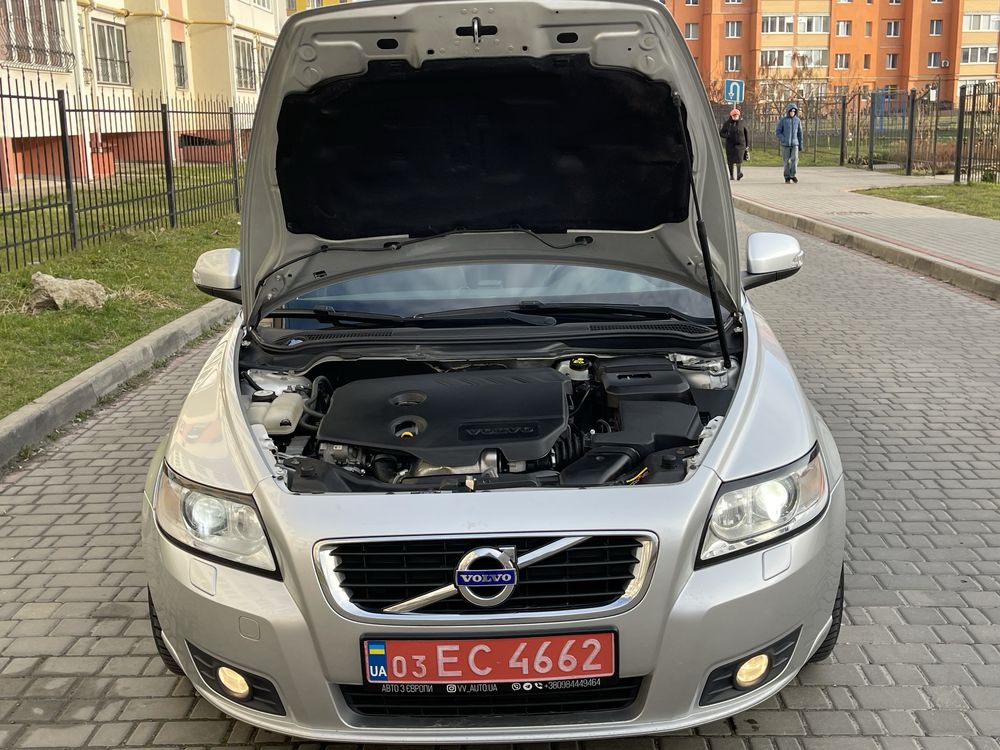 Volvo V50 чистий 2011р 1,6д 84кв DRIVE в хорошій комплектації 215400км