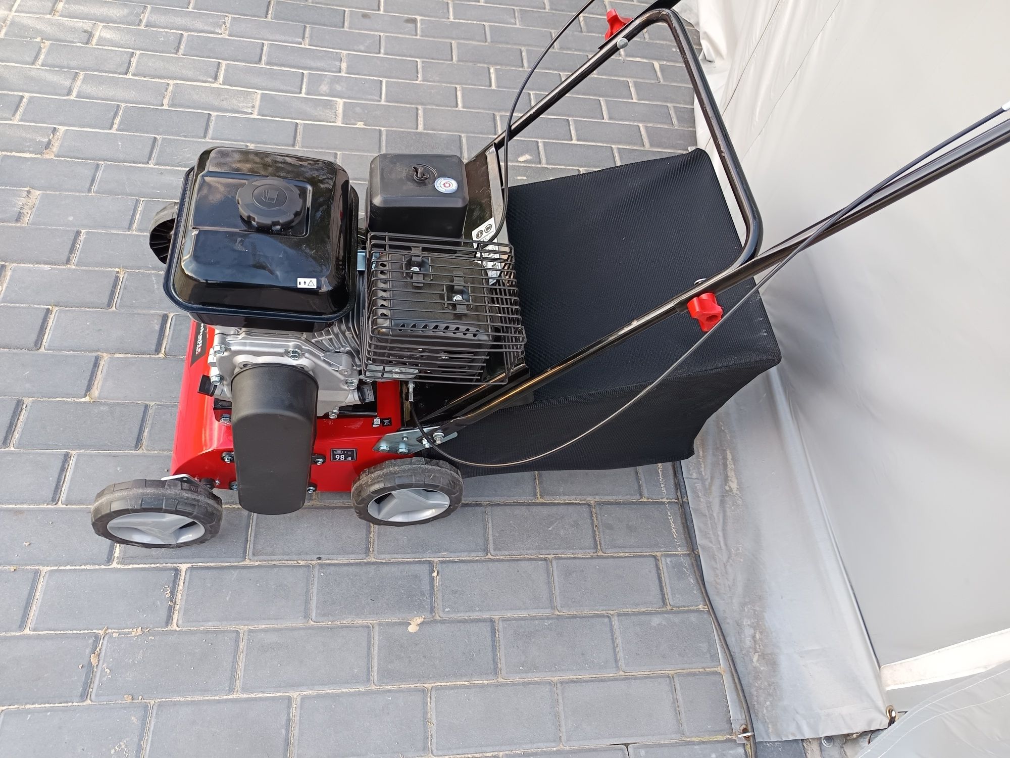Wertykulator spalinowy Einhell GC-SC 4240P