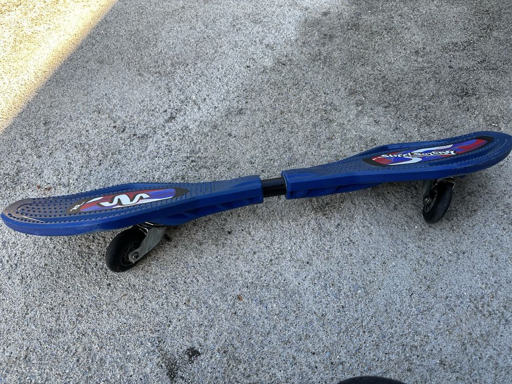 Waveboard azul com algum uso